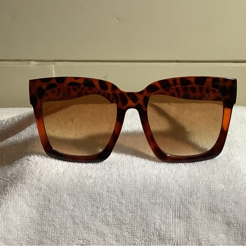 Tortoise Shell Deep Red/Brown Square Fashion Sung… - image 1